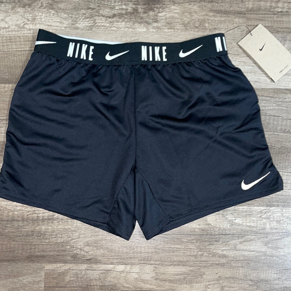 Nike Dri-fit. Standard fit. Black.
